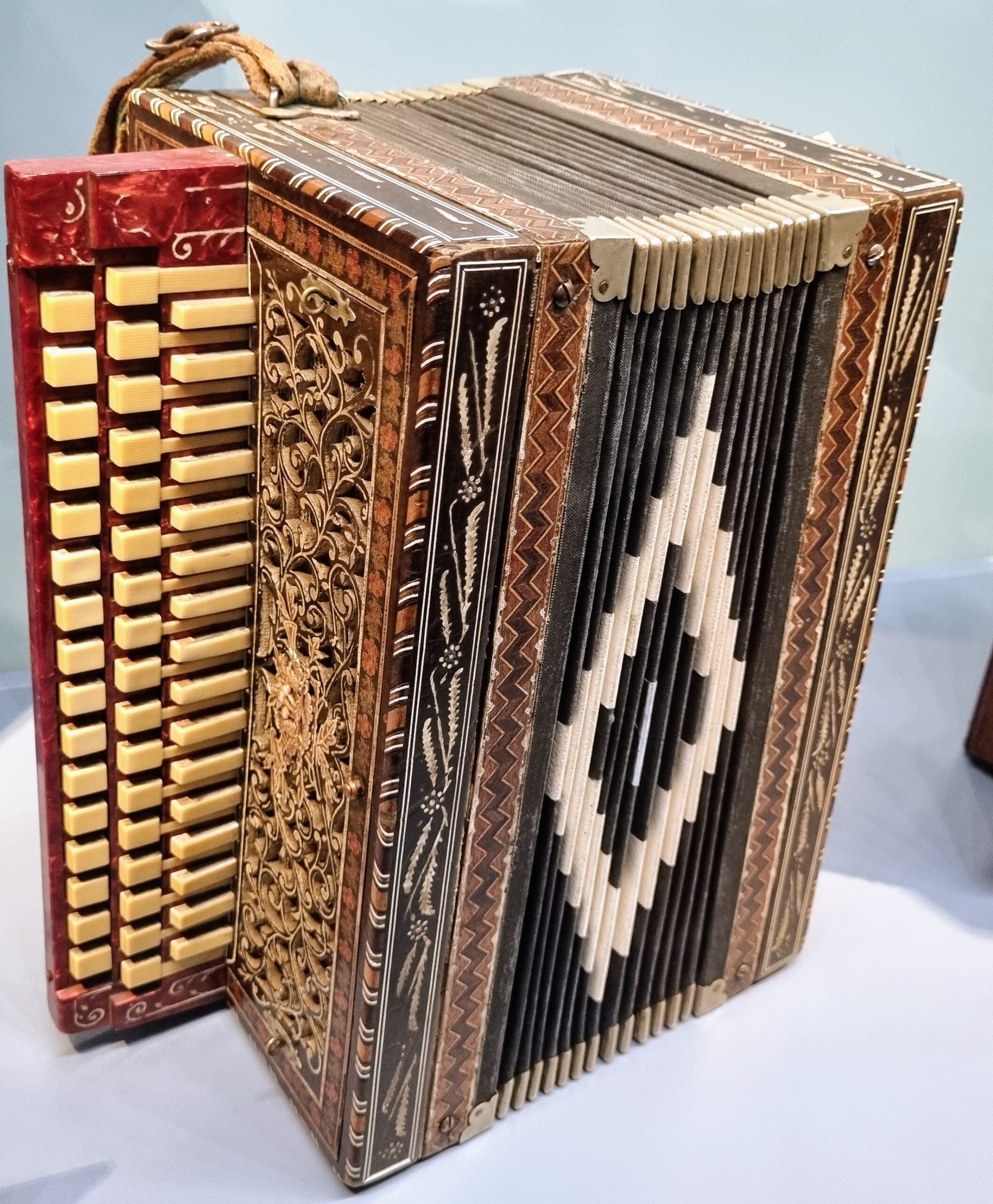 Jak powstawał akordeon: Techniczna historia instrumentu krok po kroku